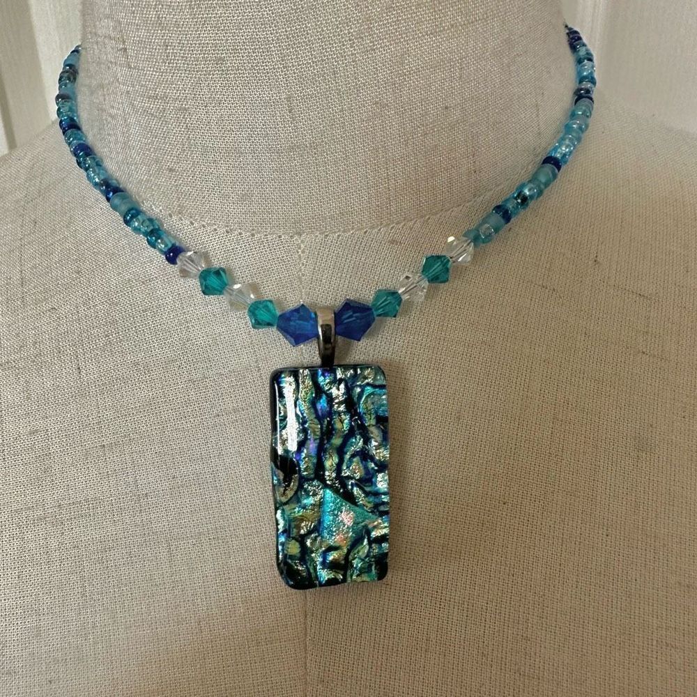Sterling silver blue beaded glass pendant necklace